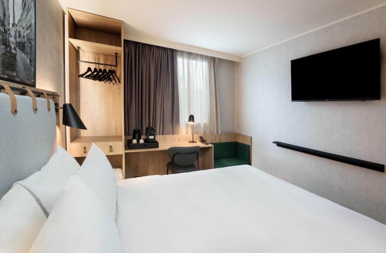 Superior Room 1 King Bed